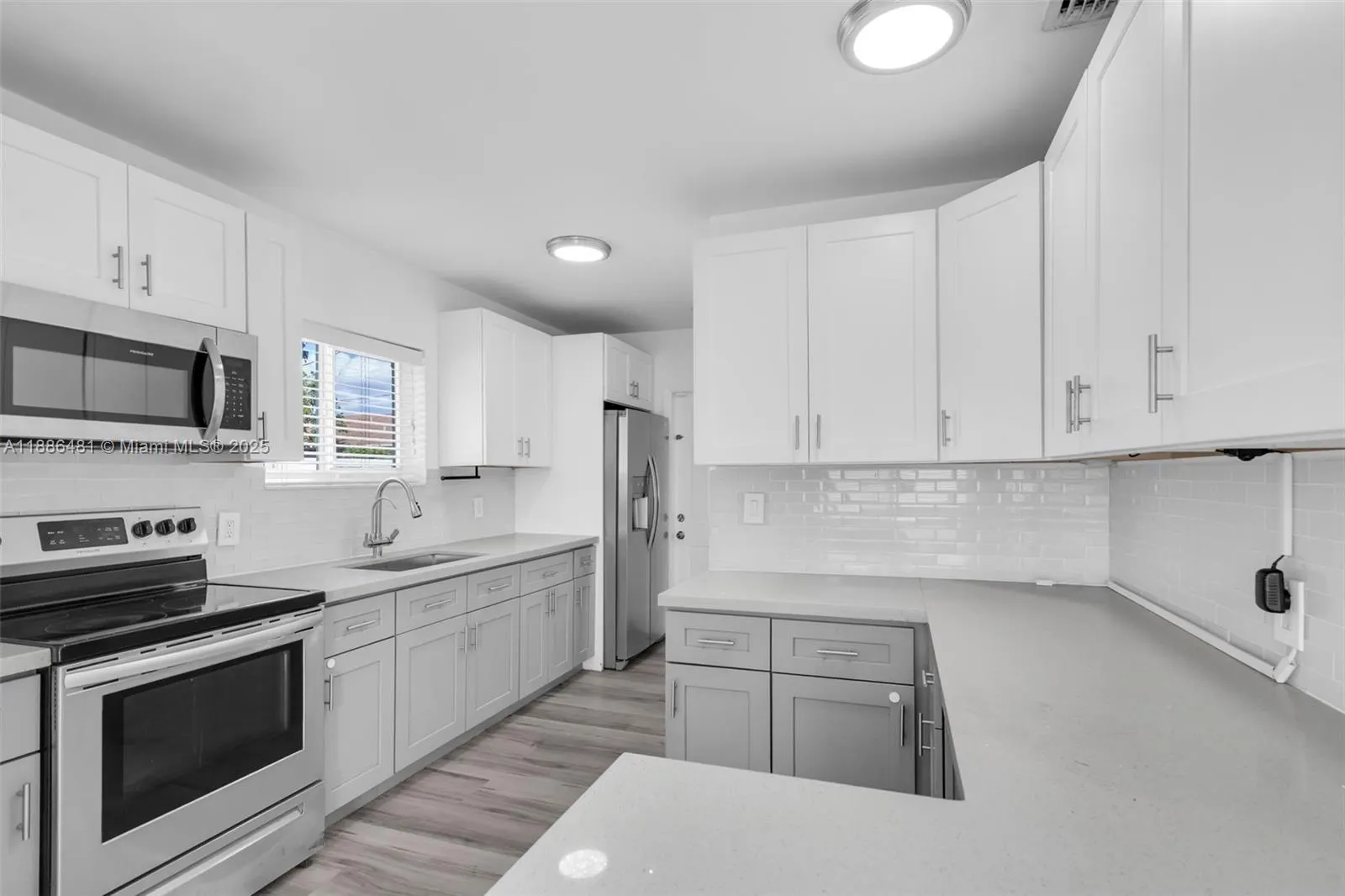 1325 N 26th Ave