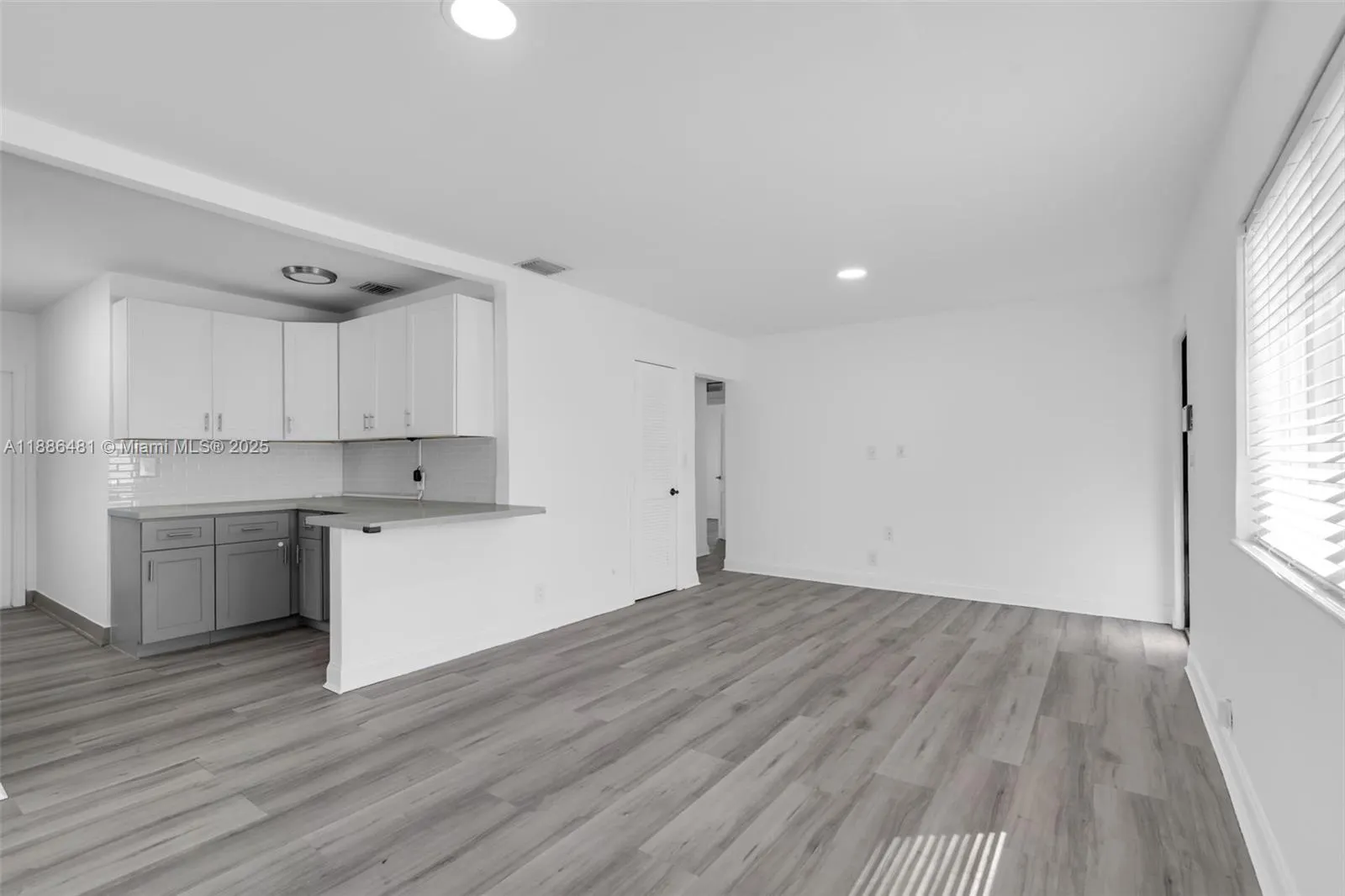 1325 N 26th Ave