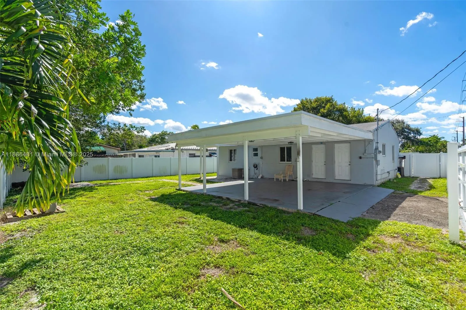 1325 N 26th Ave
