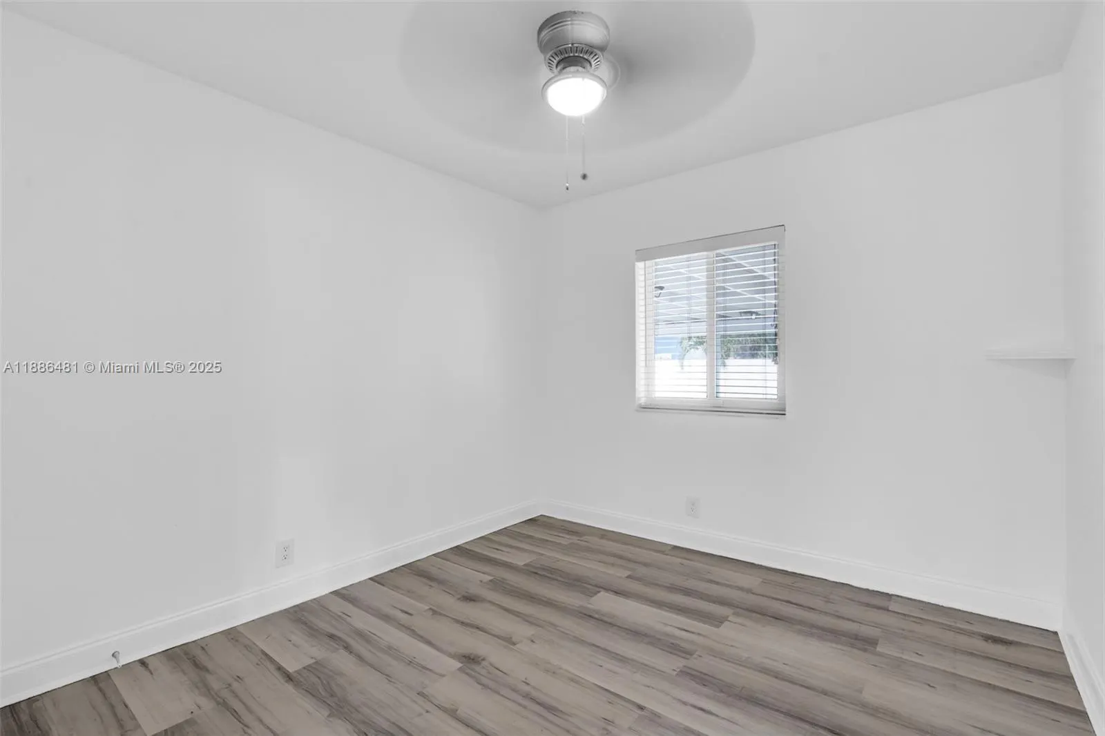 1325 N 26th Ave