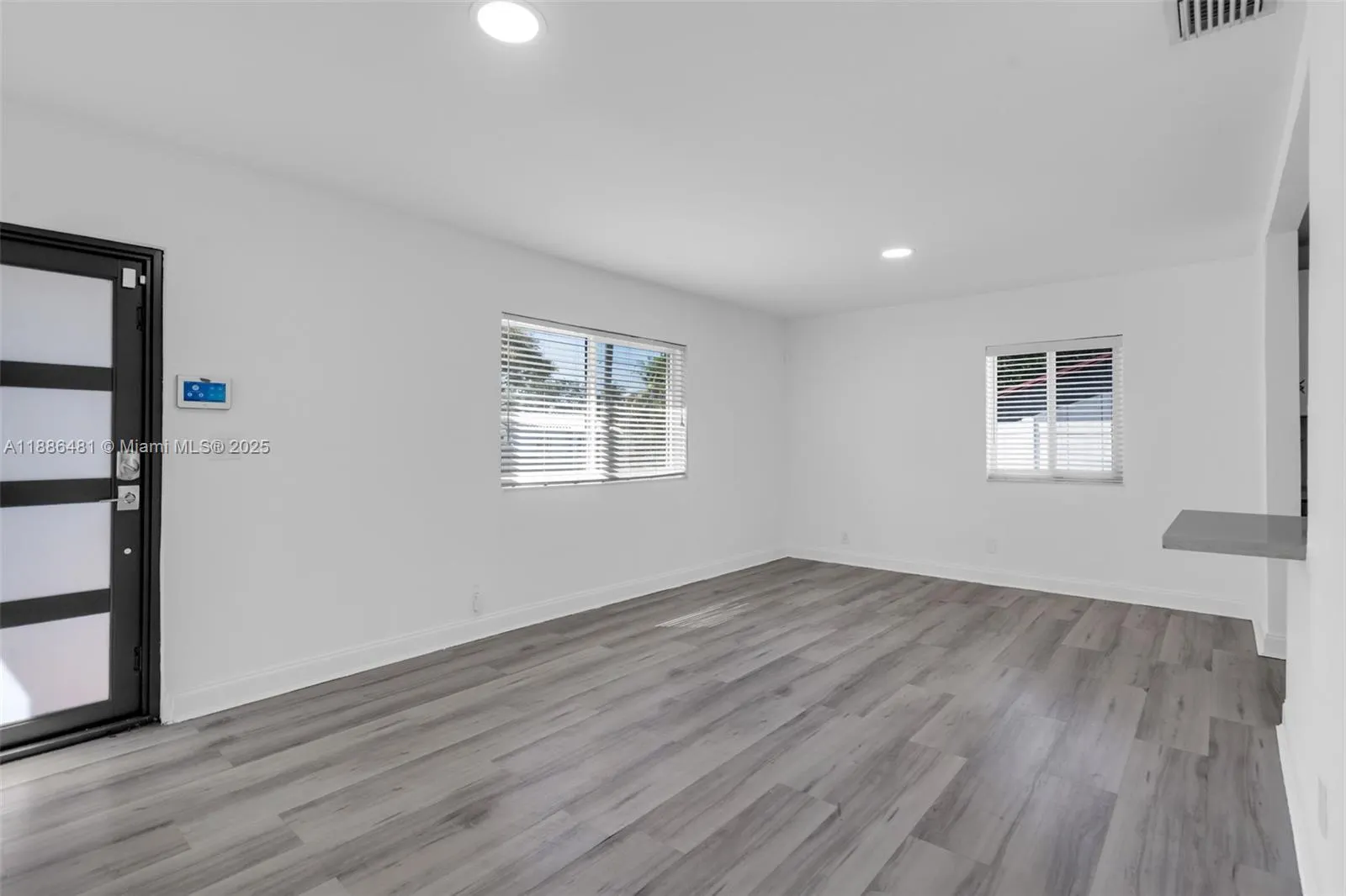 1325 N 26th Ave