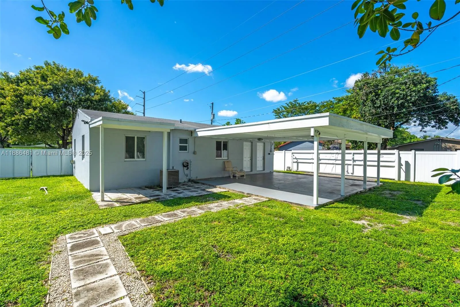 1325 N 26th Ave