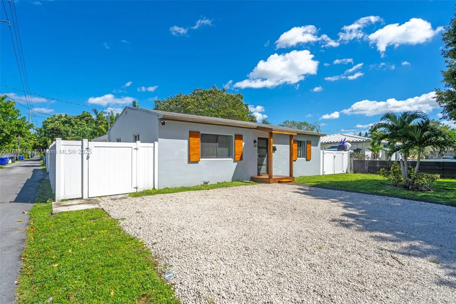 1325 N 26th Ave