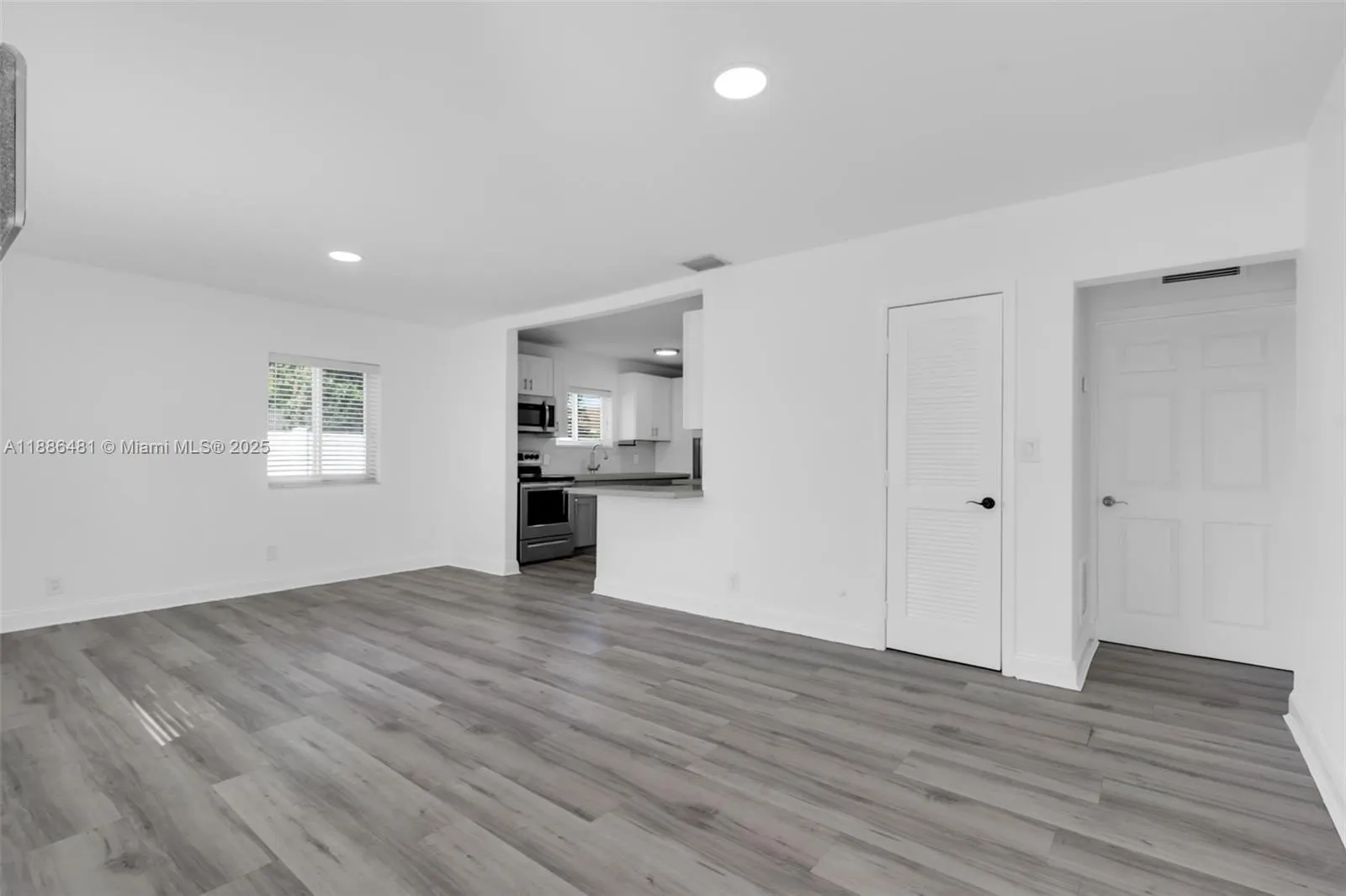 1325 N 26th Ave