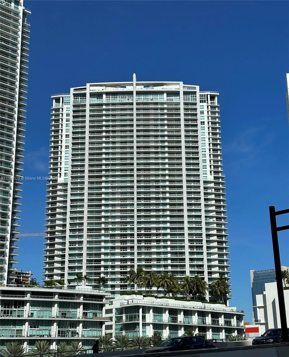 1Q. JKL,M SW 3rd St, #1603