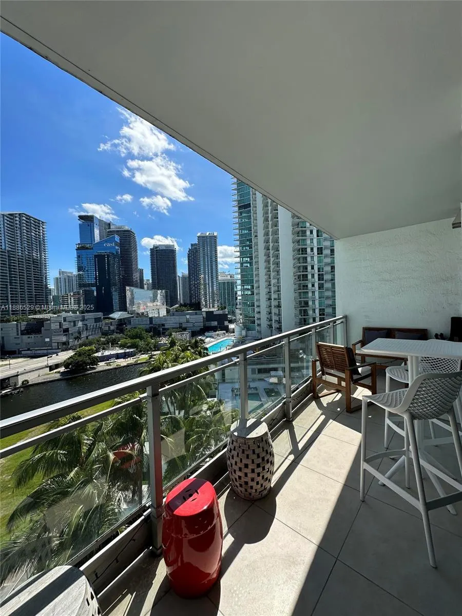 1Q. JKL,M SW 3rd St, #1603