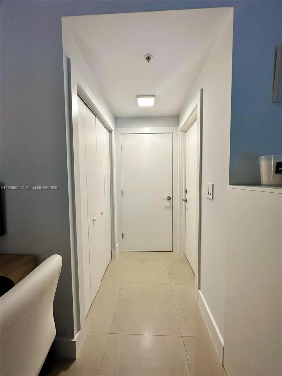 1Q. JKL,M SW 3rd St, #1603
