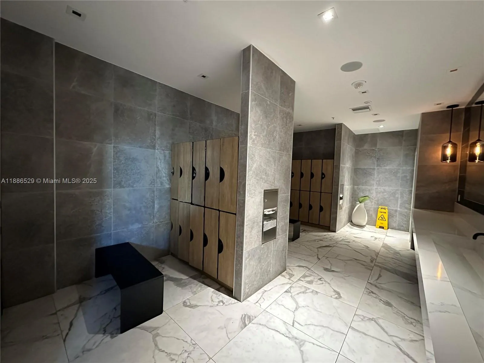1Q. JKL,M SW 3rd St, #1603