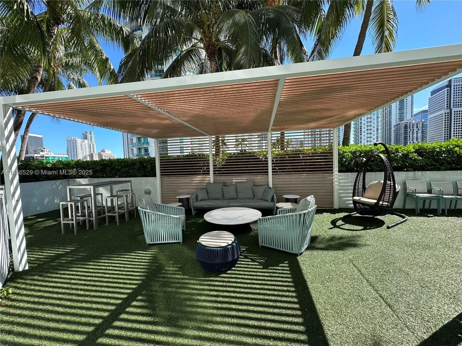 1Q. JKL,M SW 3rd St, #1603