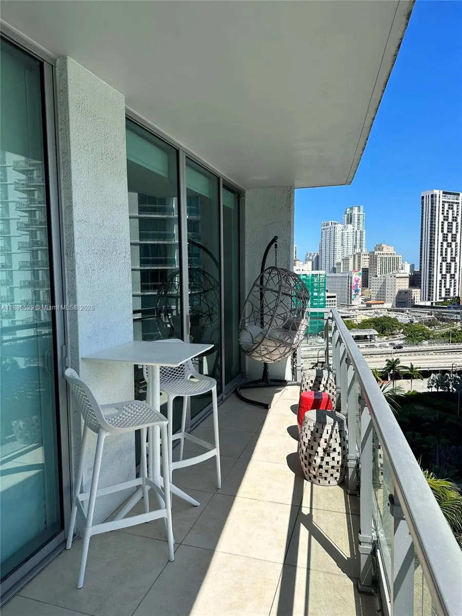 1Q. JKL,M SW 3rd St, #1603