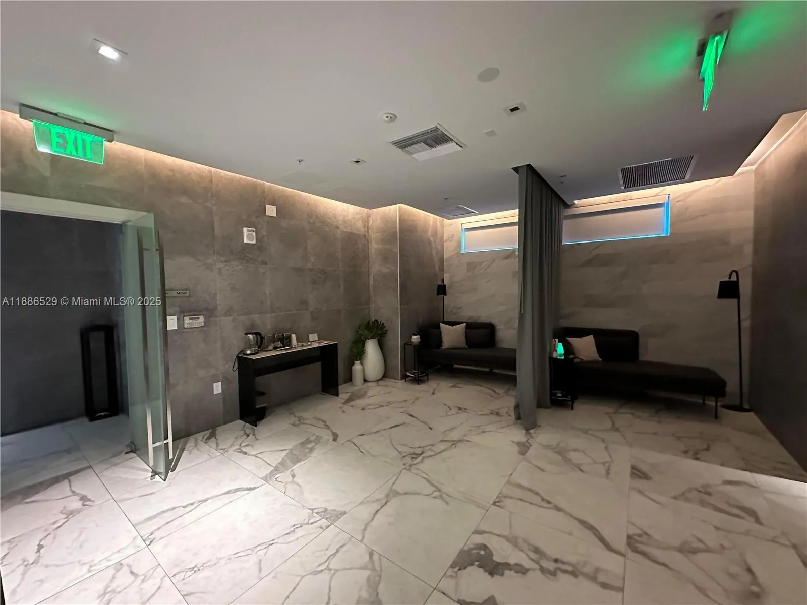 1Q. JKL,M SW 3rd St, #1603