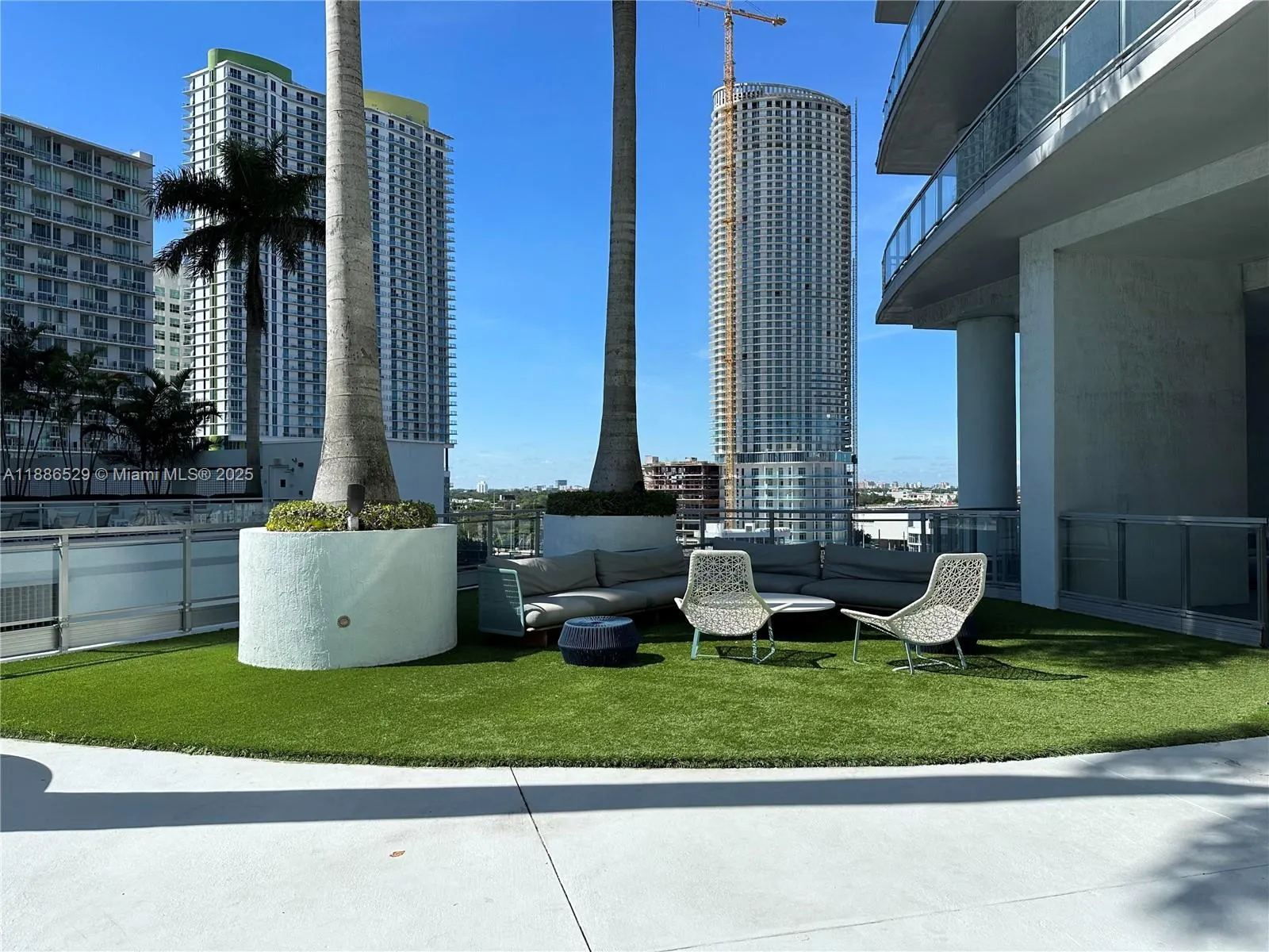 1Q. JKL,M SW 3rd St, #1603