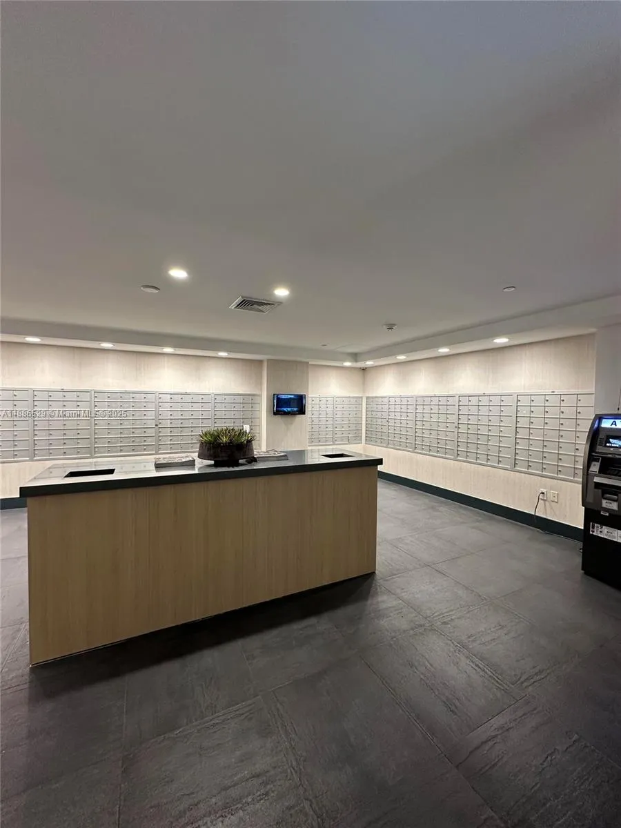 1Q. JKL,M SW 3rd St, #1603