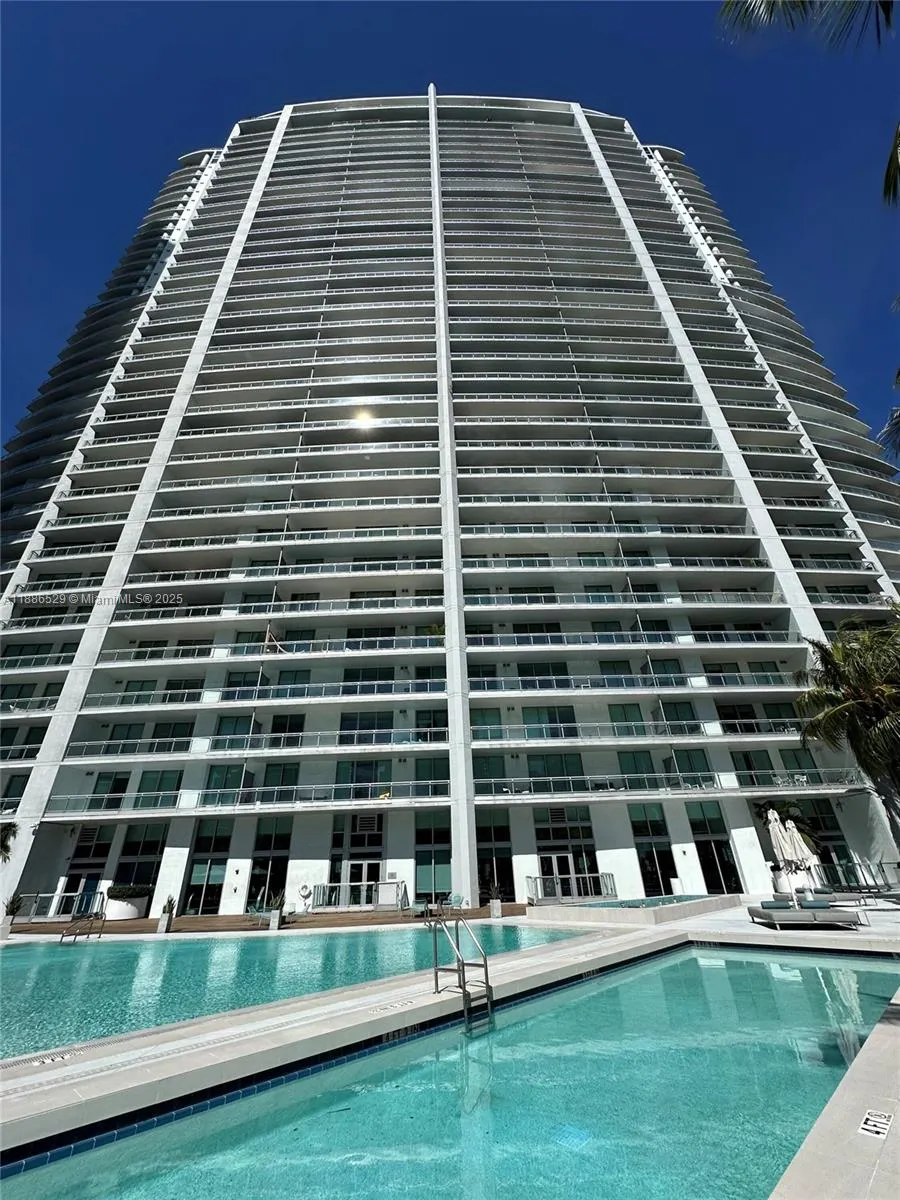1Q. JKL,M SW 3rd St, #1603