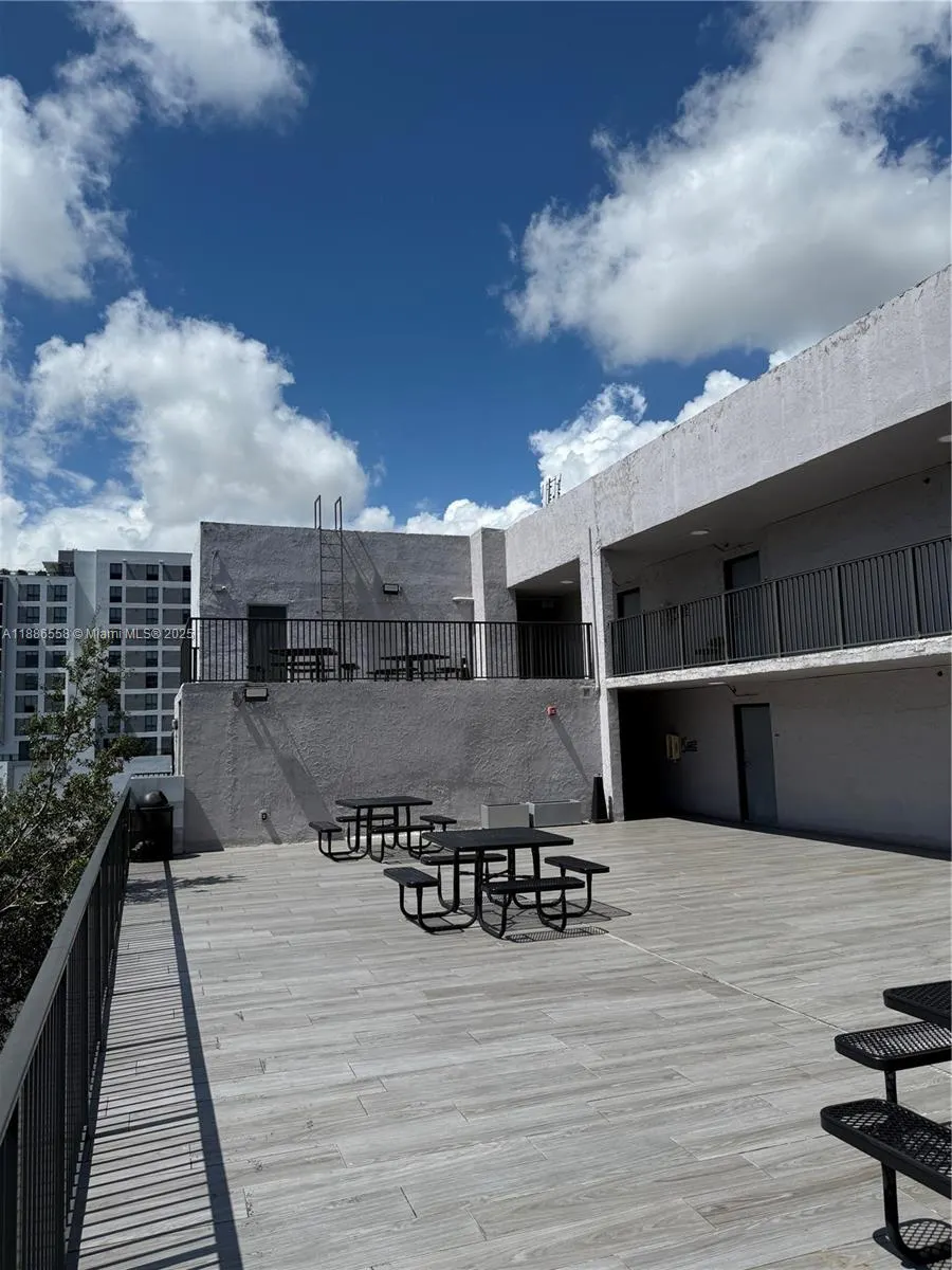 1531 NW 16th Ave, #202