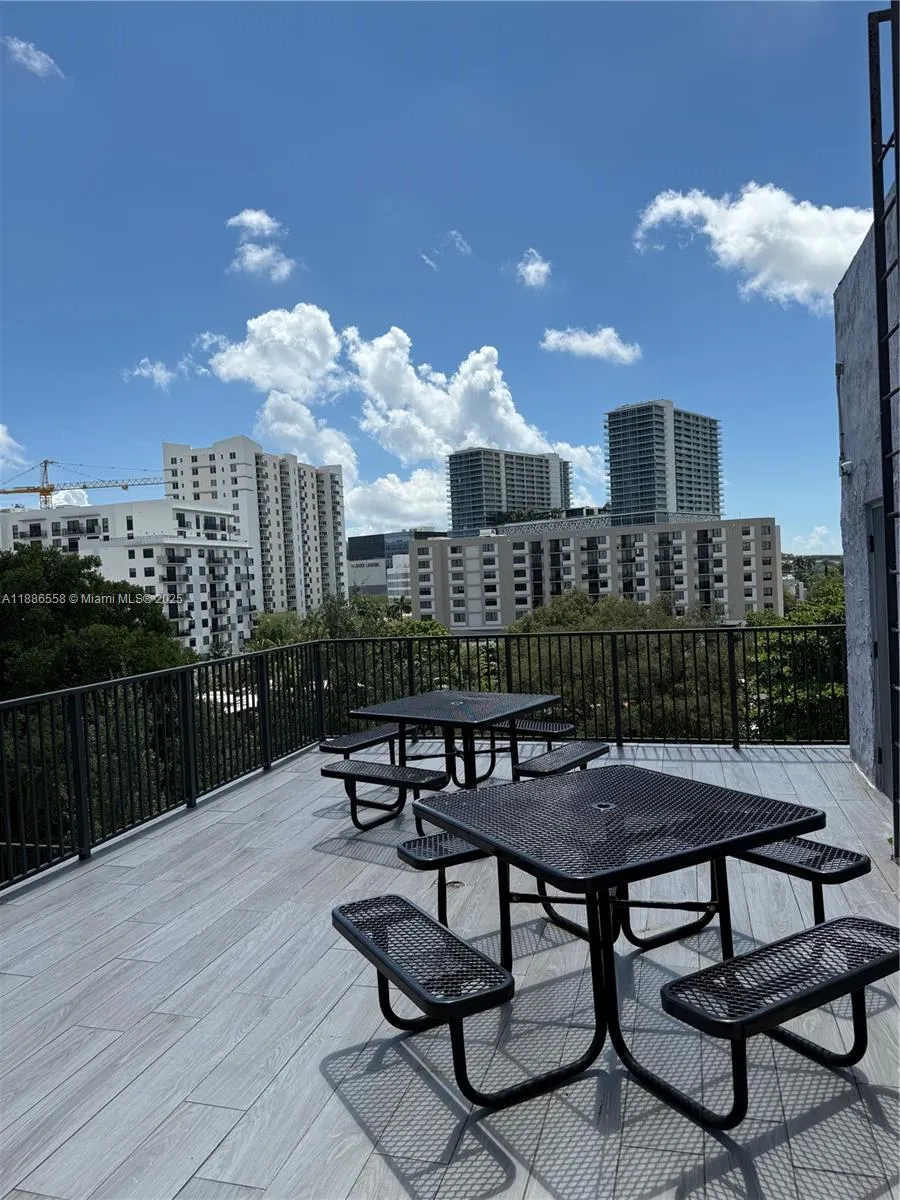 1531 NW 16th Ave, #202