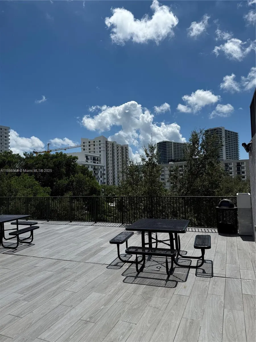 1531 NW 16th Ave, #202