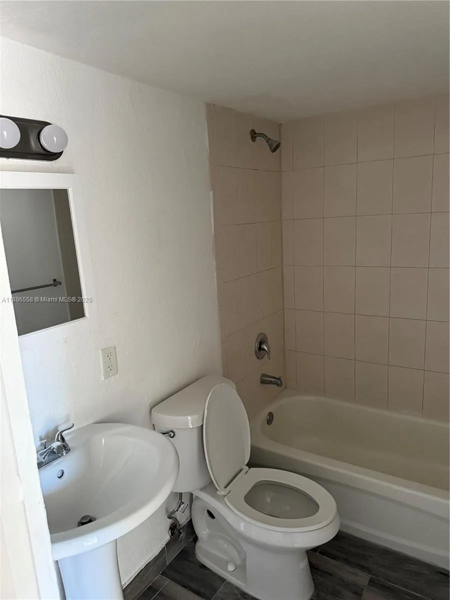 1531 NW 16th Ave, #202