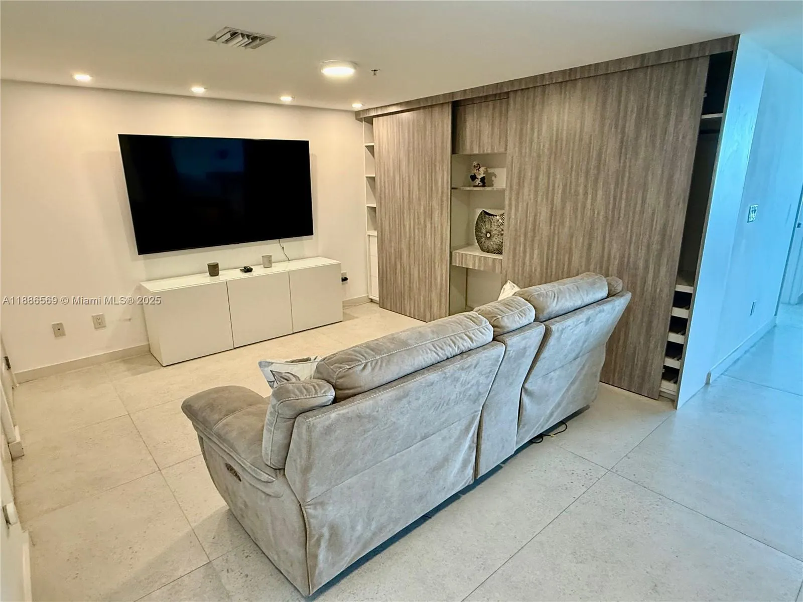 400 Sunny Isles Blvd, #916