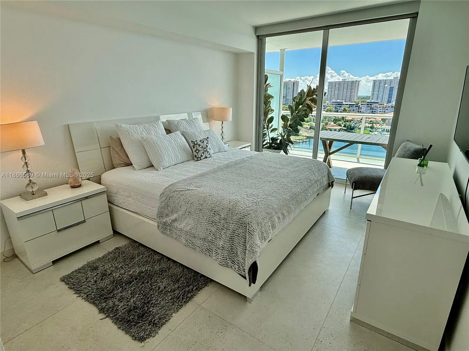 400 Sunny Isles Blvd, #916