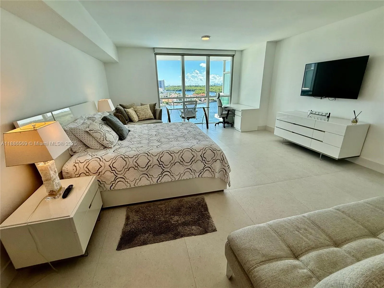 400 Sunny Isles Blvd, #916