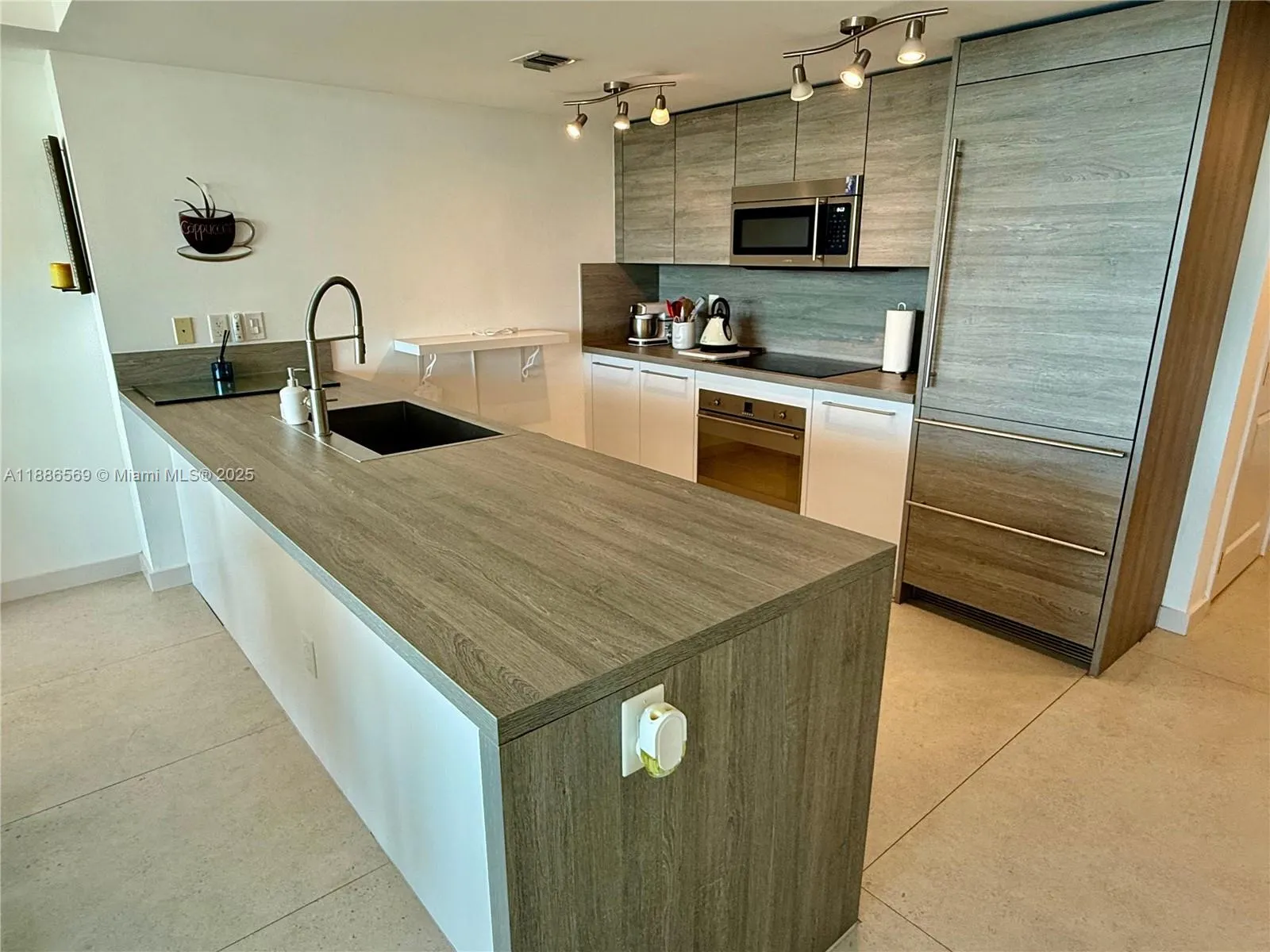 400 Sunny Isles Blvd, #916