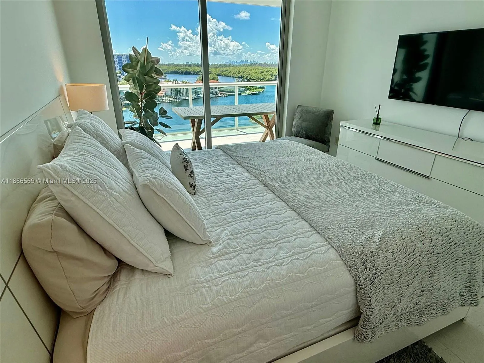 400 Sunny Isles Blvd, #916