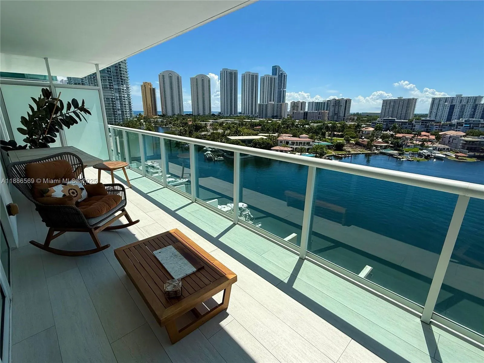 400 Sunny Isles Blvd, #916