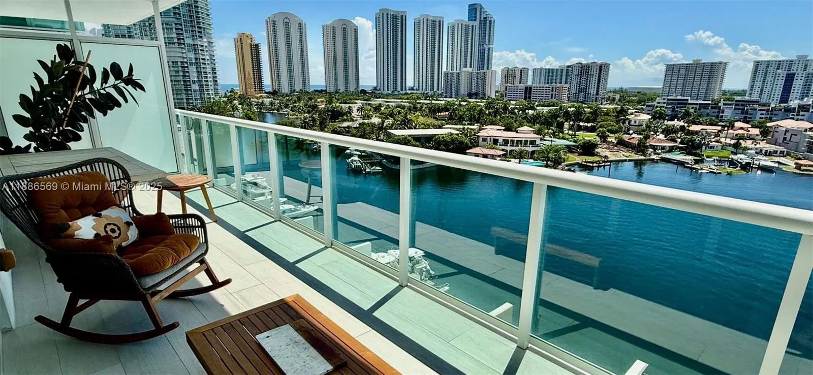 400 Sunny Isles Blvd, #916