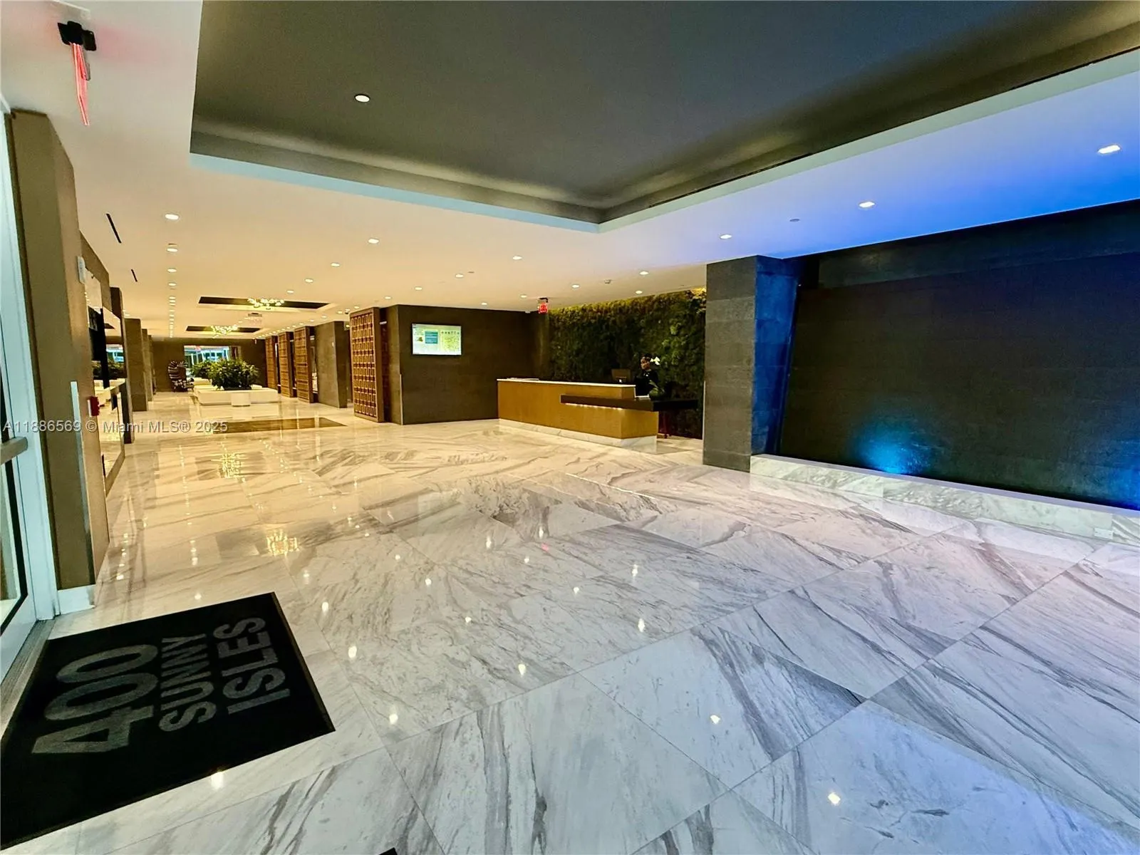 400 Sunny Isles Blvd, #916