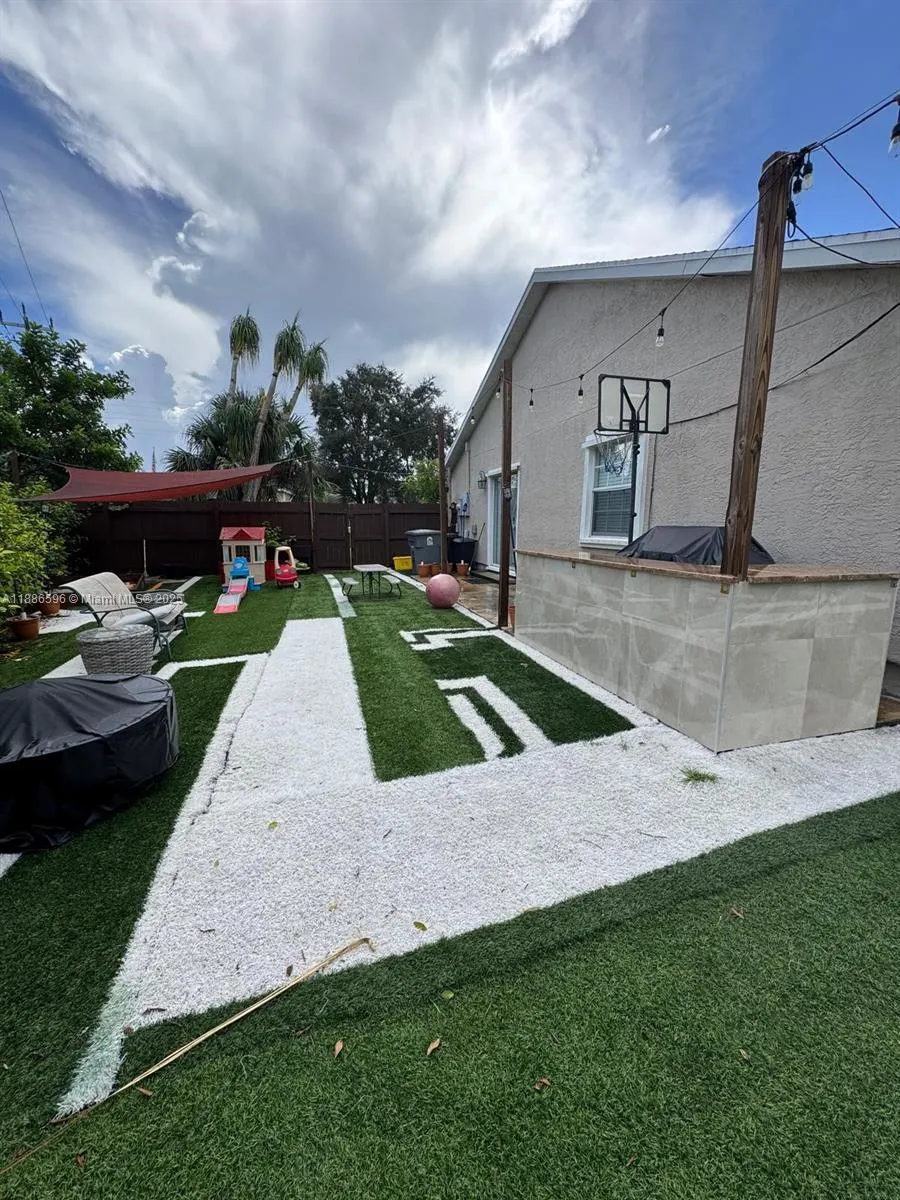 11077 Sacco Dr