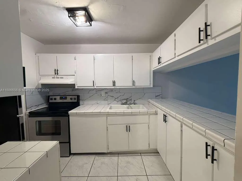 7610 Stirling Rd, #202G