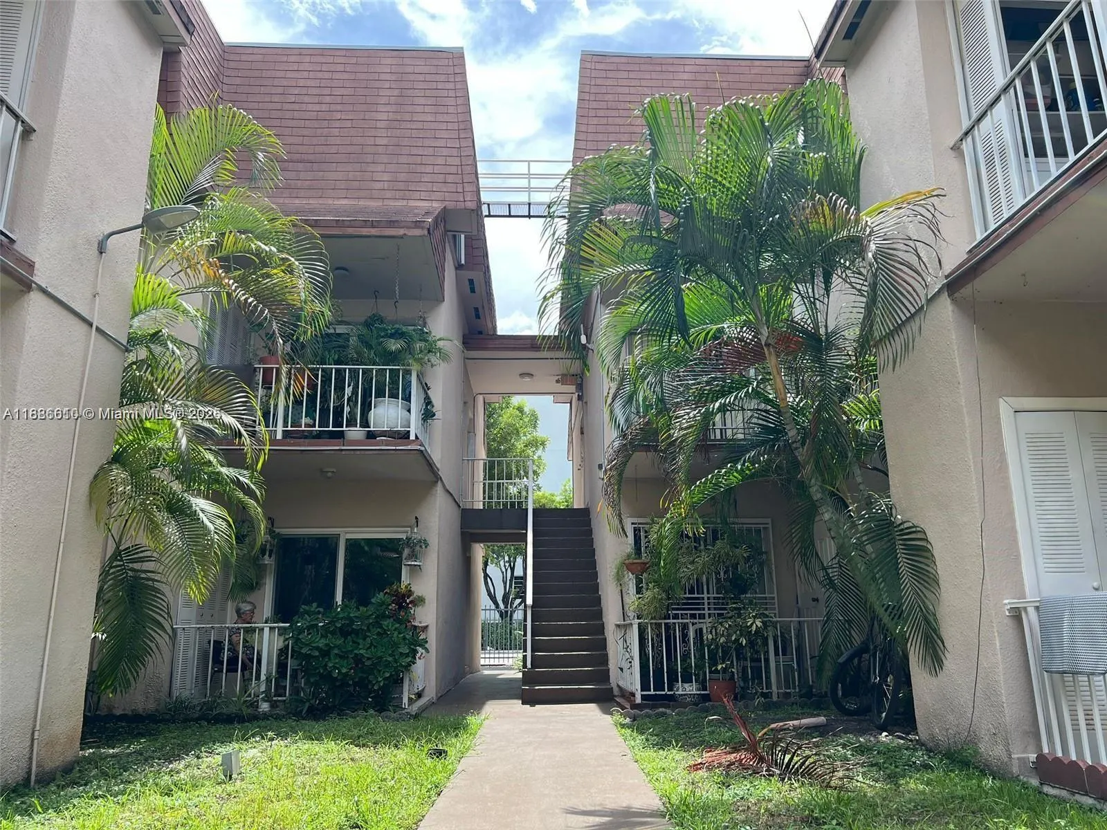 1560 W 46th St, #236