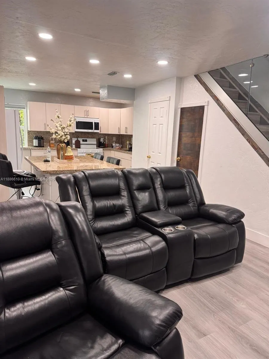 1560 W 46th St, #236
