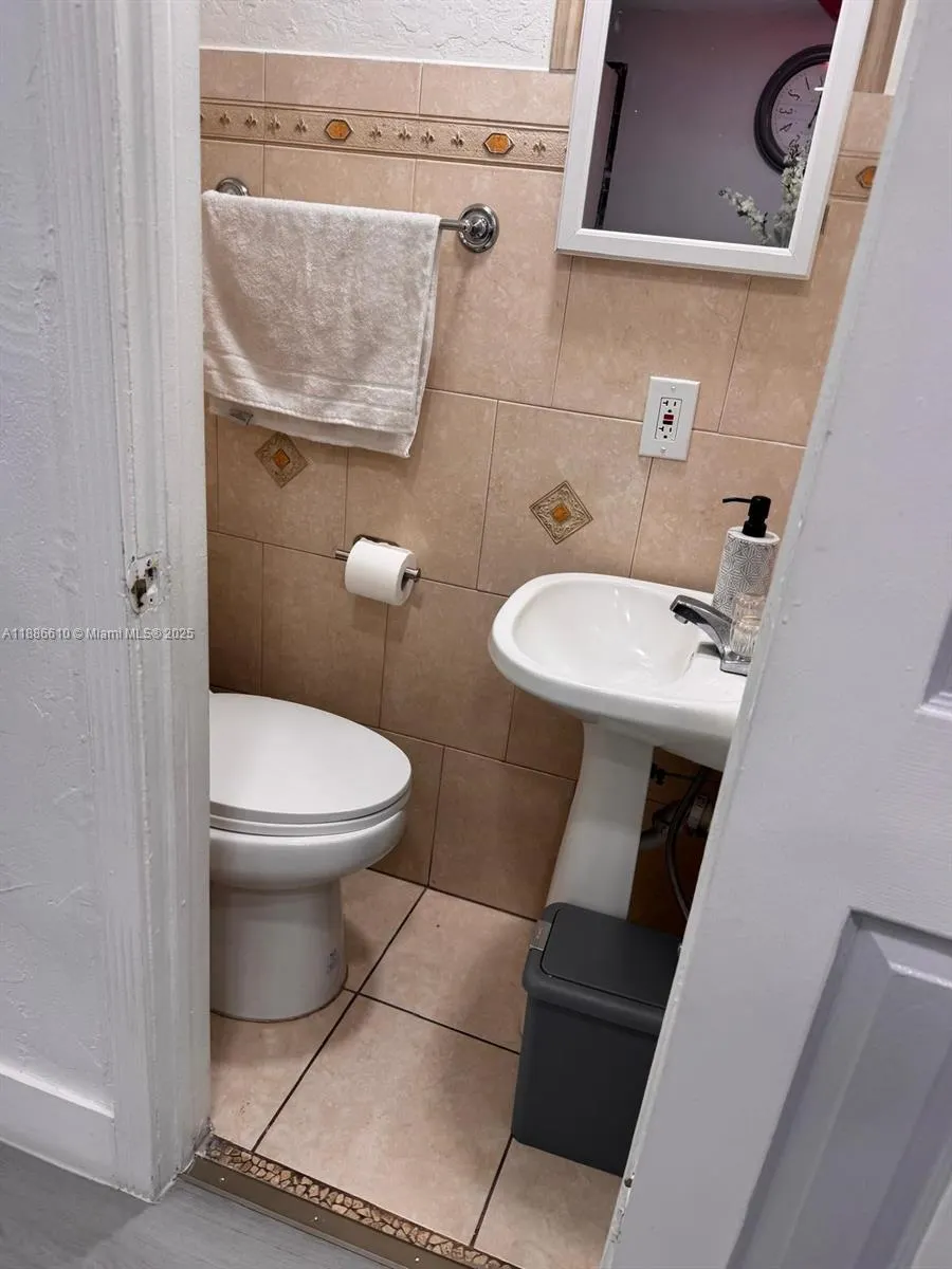 1560 W 46th St, #236