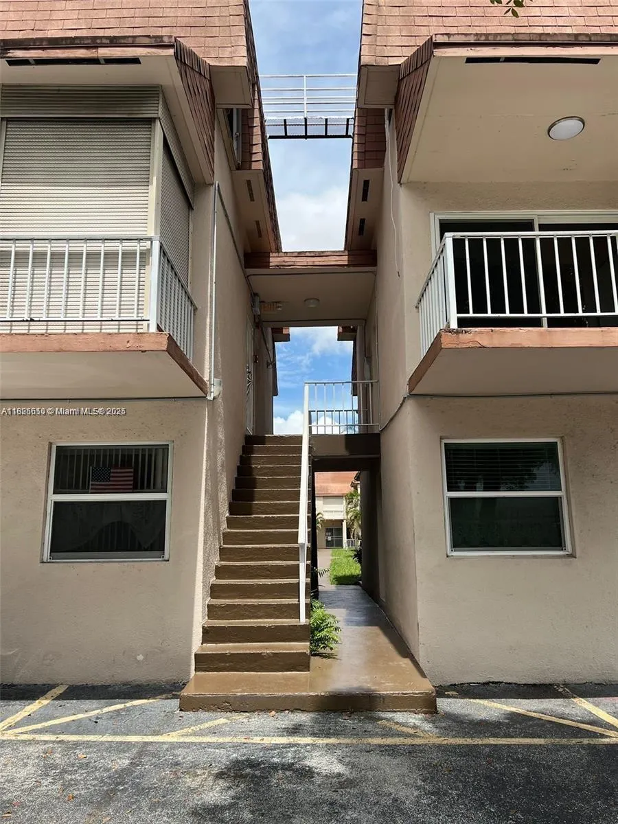 1560 W 46th St, #236