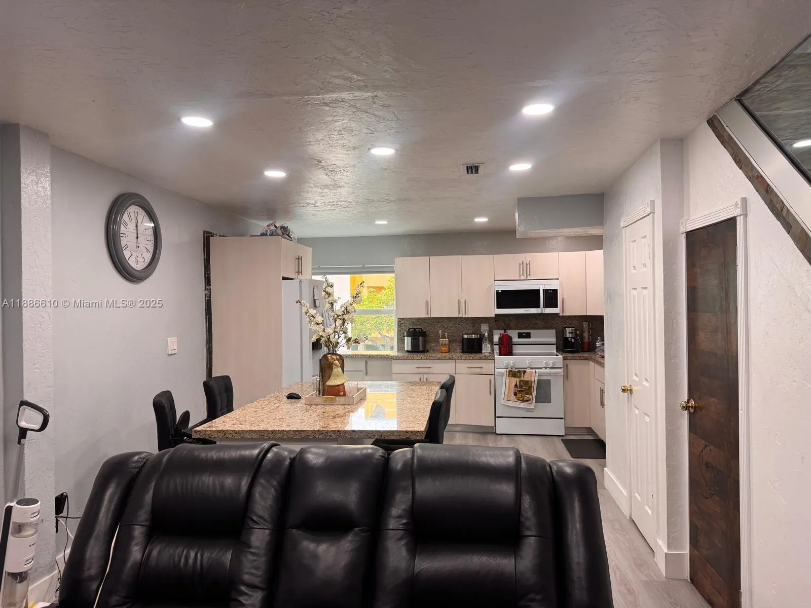 1560 W 46th St, #236