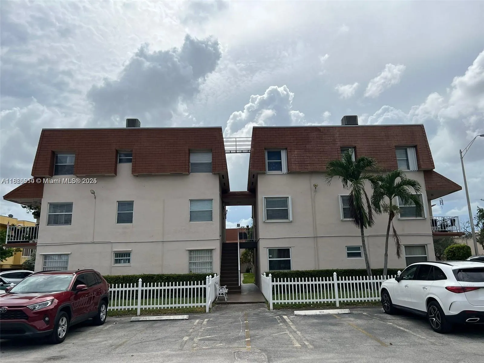 1560 W 46th St, #236