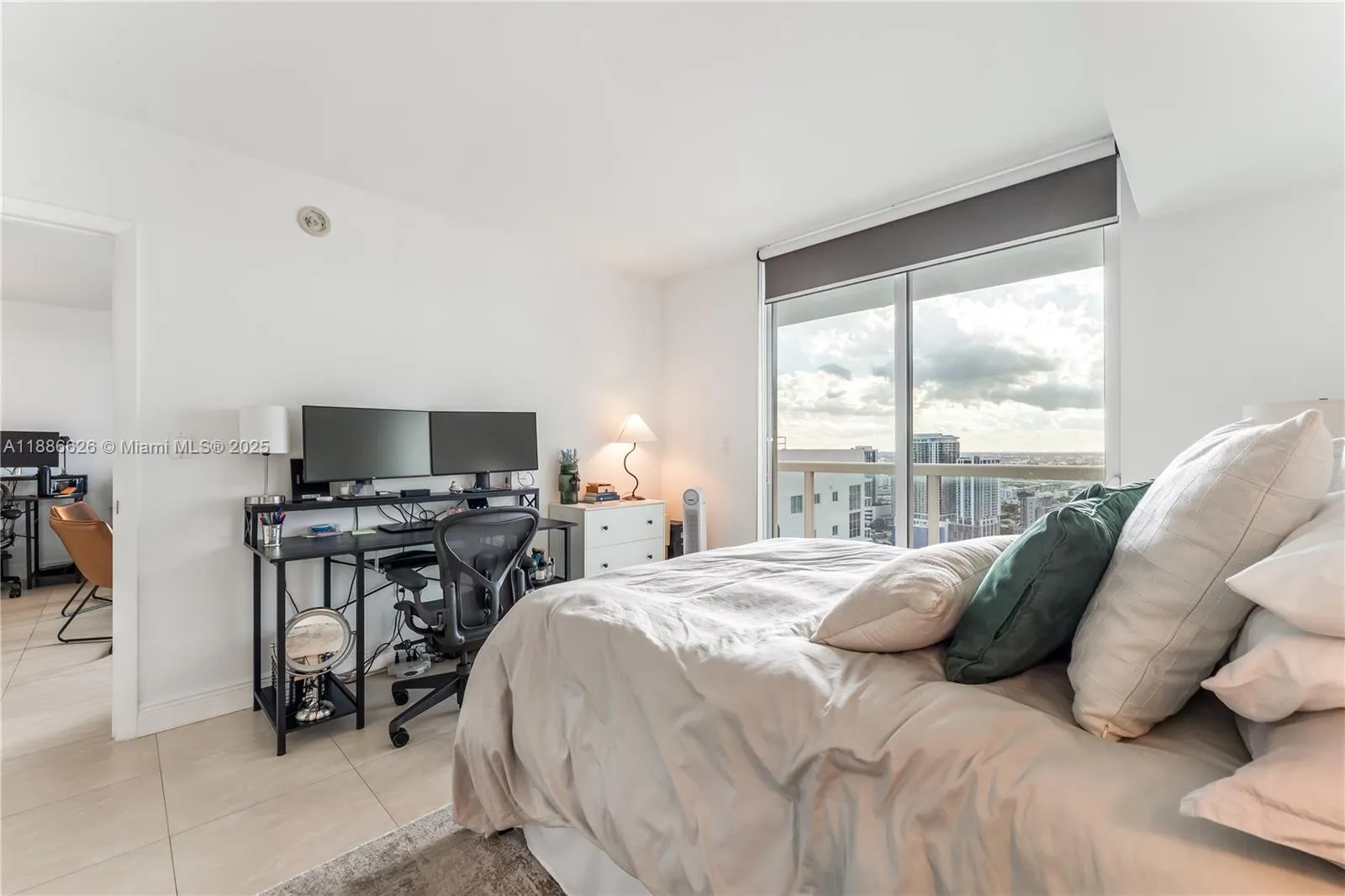 1800 N Bayshore Dr, #4006