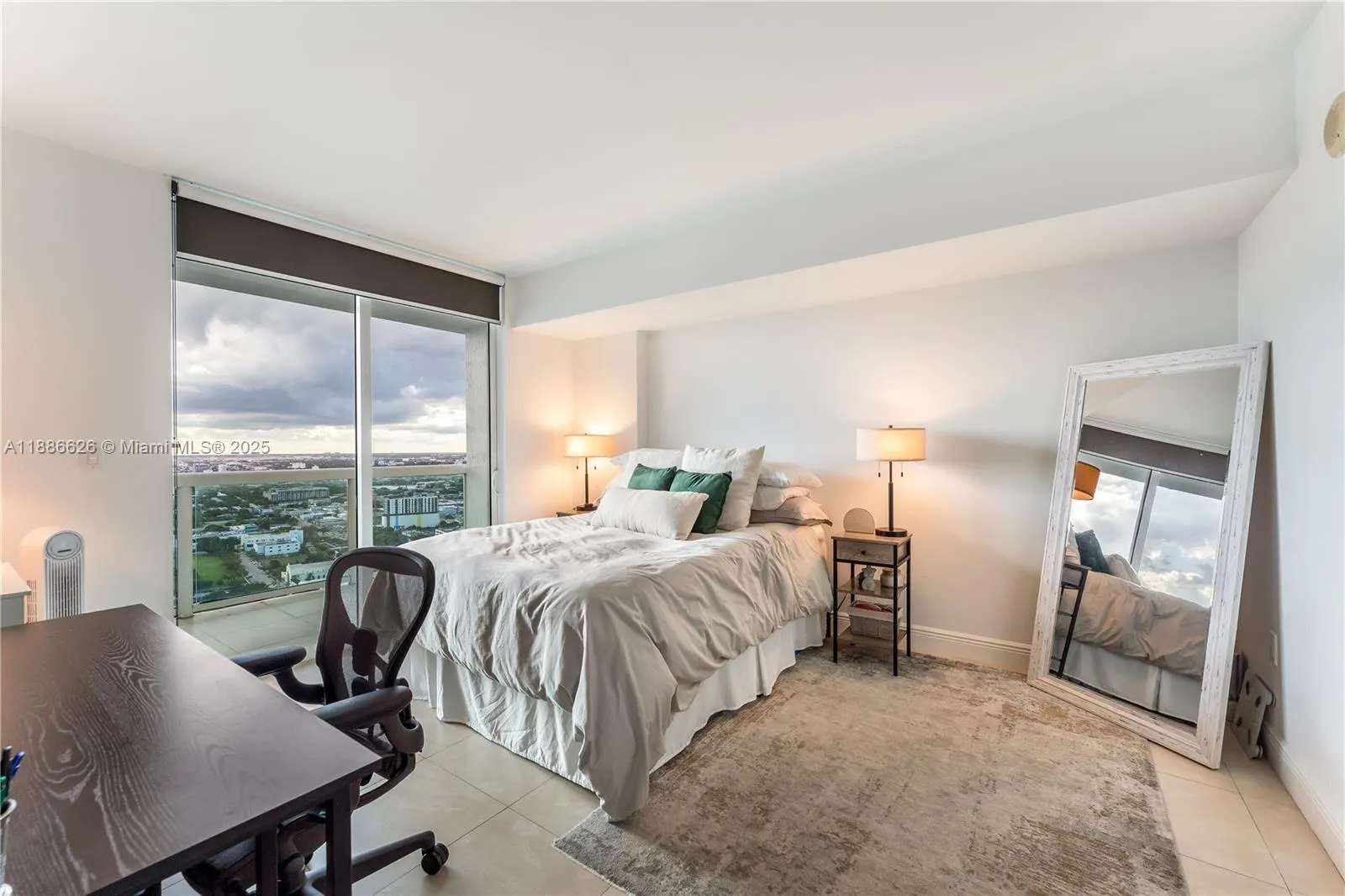 1800 N Bayshore Dr, #4006