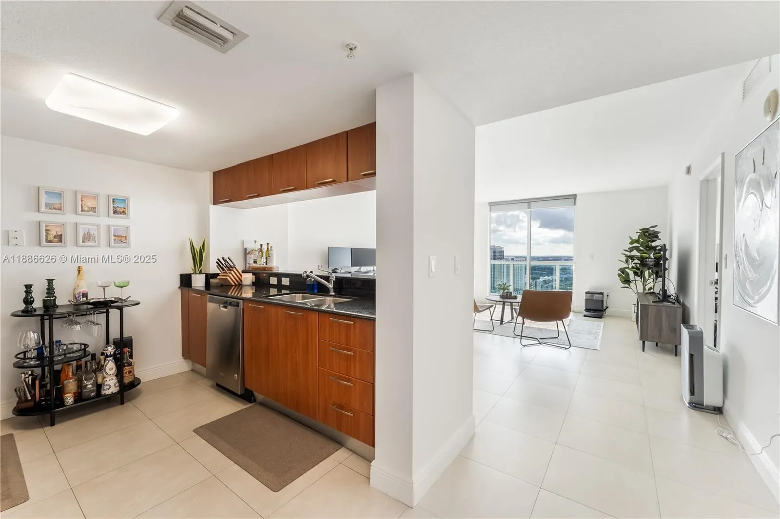 1800 N Bayshore Dr, #4006