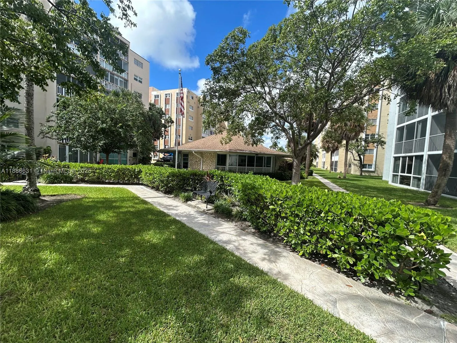619 NE 14th Ave, #703
