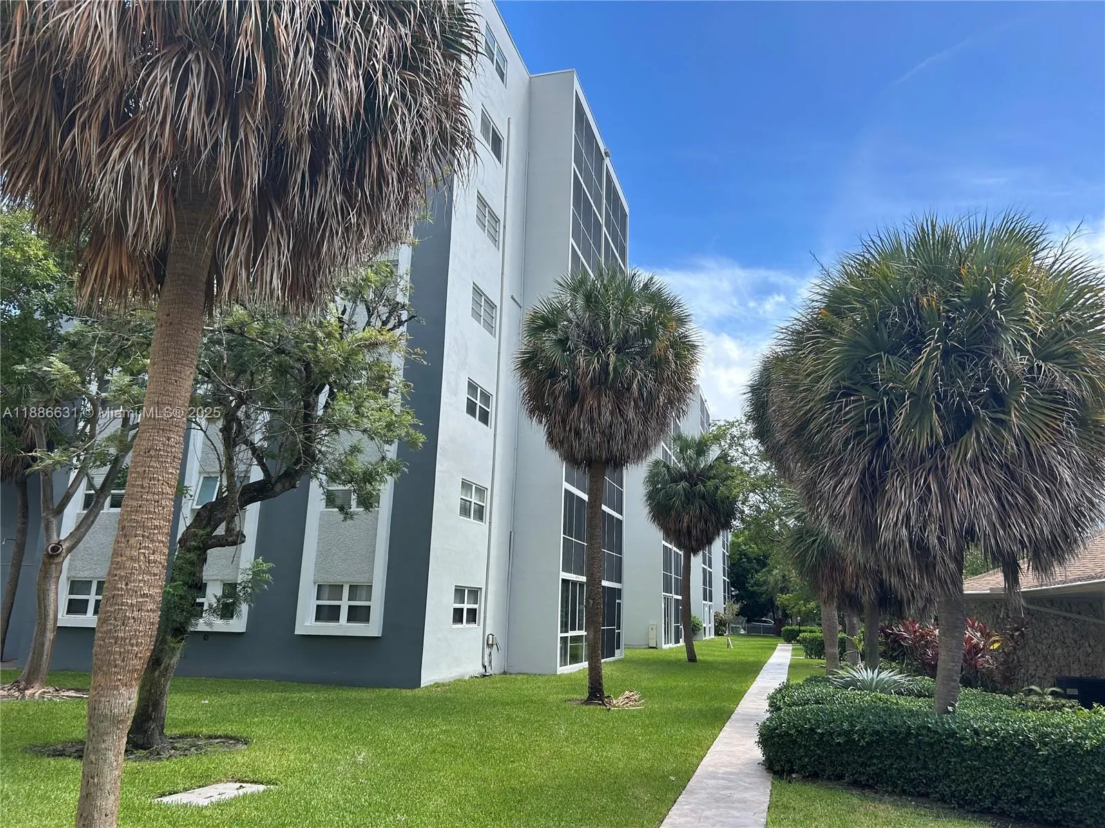 619 NE 14th Ave, #703