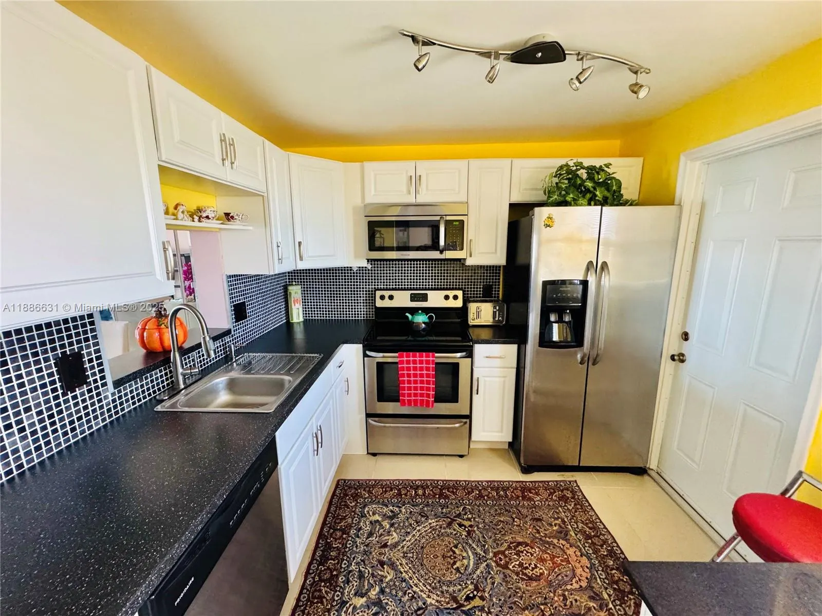 619 NE 14th Ave, #703