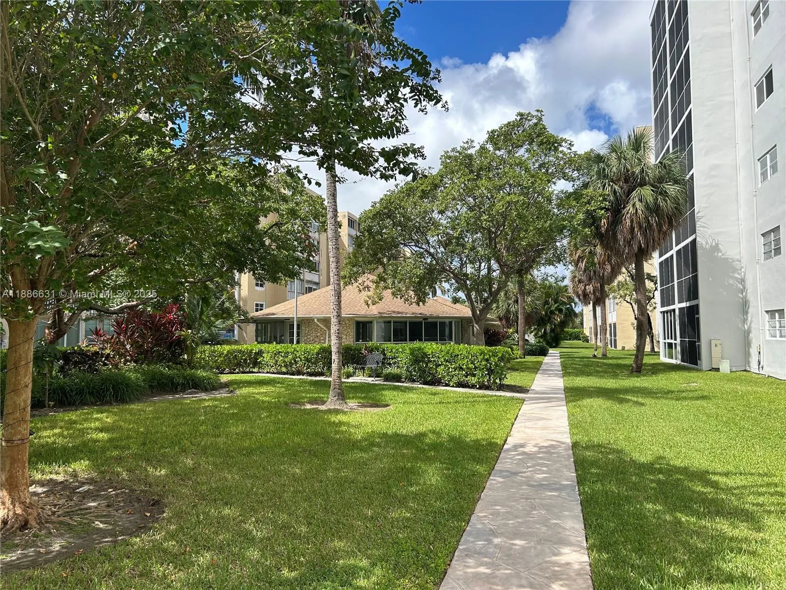 619 NE 14th Ave, #703