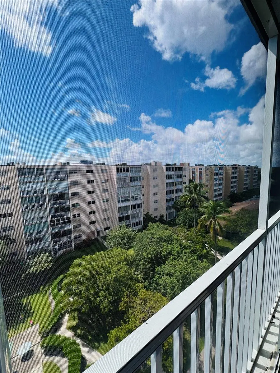 619 NE 14th Ave, #703