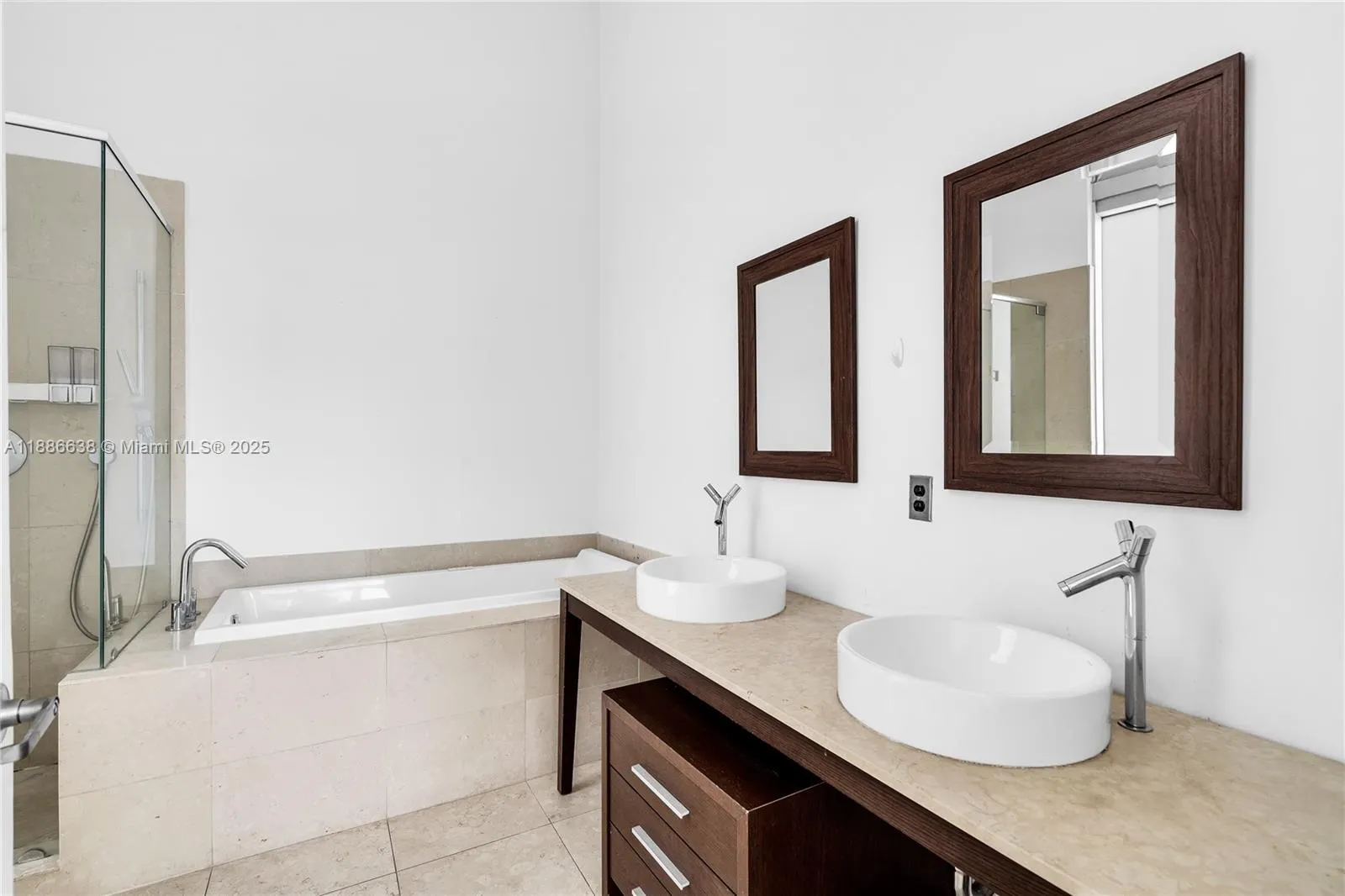 495 Brickell Ave, #1510