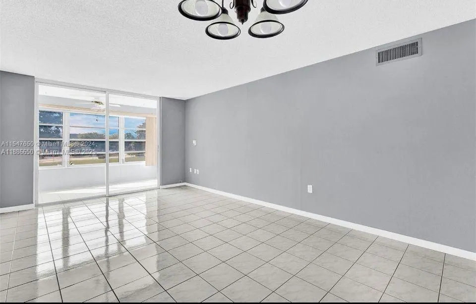8100 Sunrise Lakes Blvd, #208