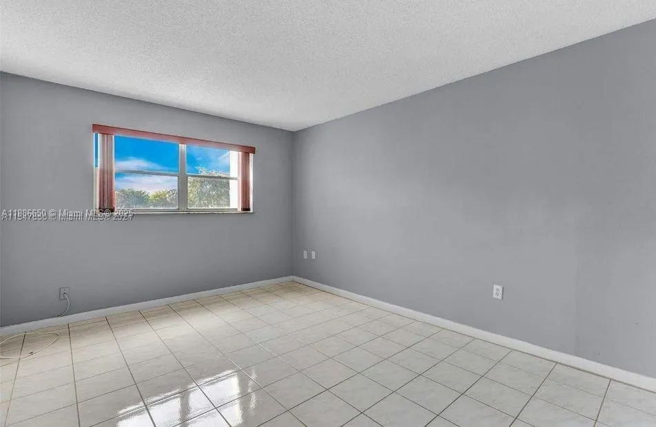 8100 Sunrise Lakes Blvd, #208