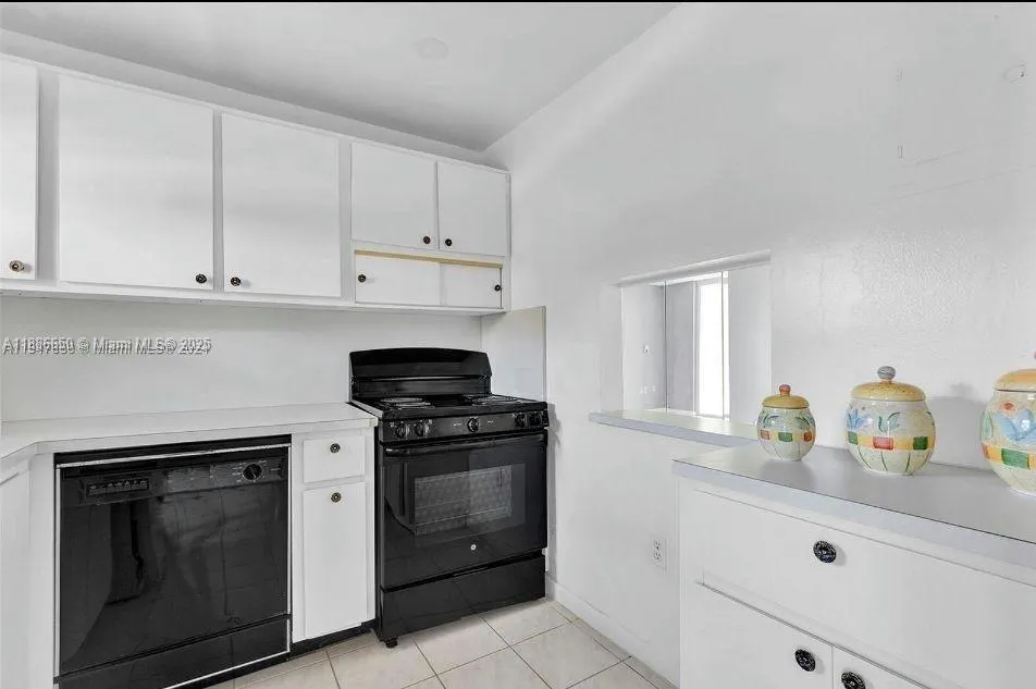 8100 Sunrise Lakes Blvd, #208